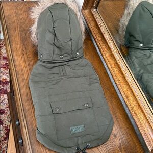 Skyr faux fur hooded Dog jacket in forrest green color. Size S.